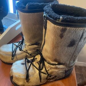Seal skin  Winter Boots with Laces - Beige & Brown Spot size 8 women’s